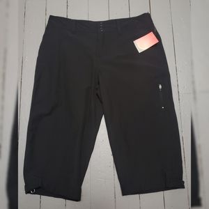 Danskin Now Pants - Danskin black Capri Danskin Now Pants - Danskin black Capri